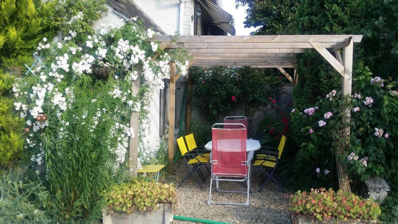 尼穆菲思乡间度假屋 克雷西拉沙佩勒 外观 照片